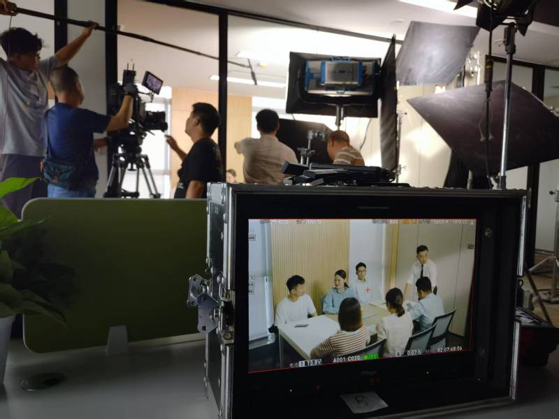 建水县TVC拍摄公司：科技产品视觉化大师，诠释未来感与功能美学